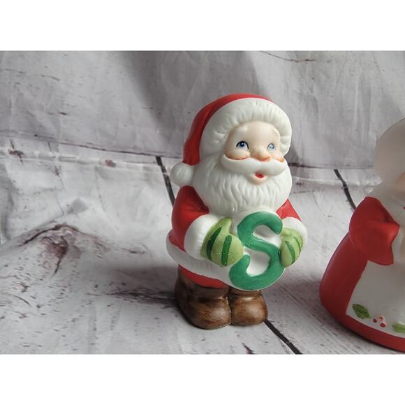 1987 Enesco Chris Davenport Santa Mrs Clause Salt & Pepper Holding S & P Letter - Picture 3 of 11